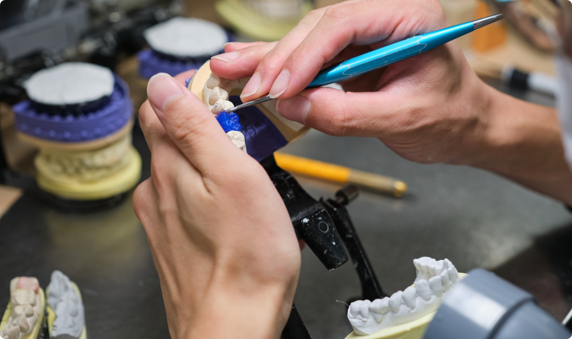 歯科技工 作業風景